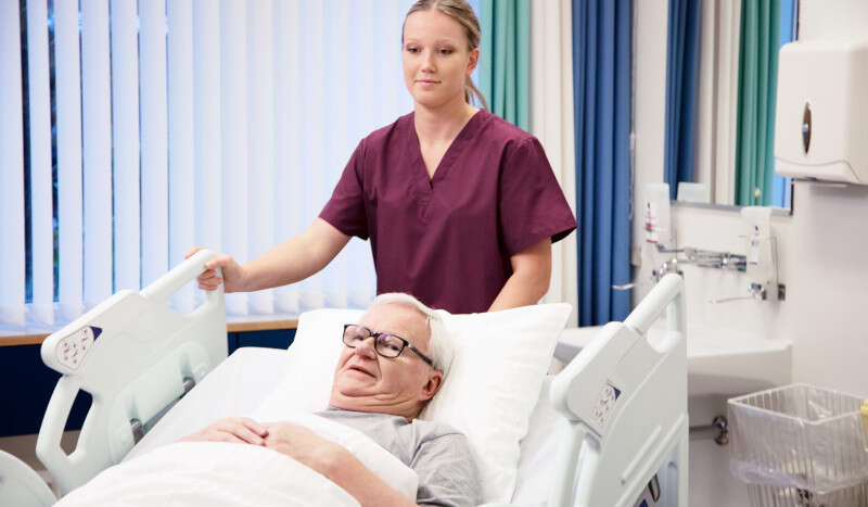 Arjo Enterprise 9000X Nurse and patient Main image 3 800x467_Product_Page_Main_Image